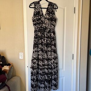 Calvin Klein Black and White Sleeveless V-Neck Printed Maxi Dress